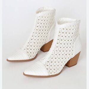 Caught Up White Woven Pointed-Toe Ankle 2 Inch Boots by Lulu’s- Size 8